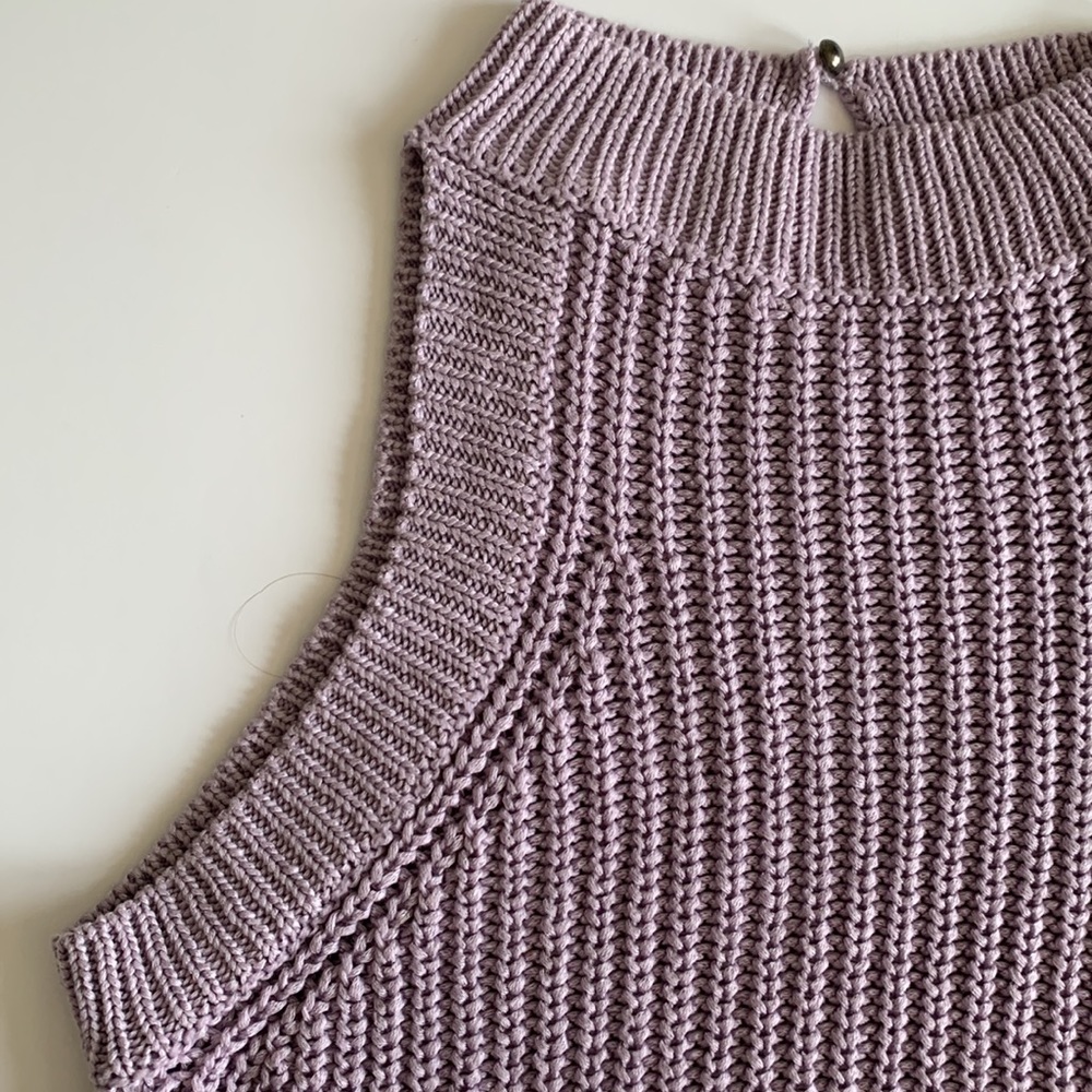 LAVENDER SLEEVELESS SWEATER - Picture 2 of 9